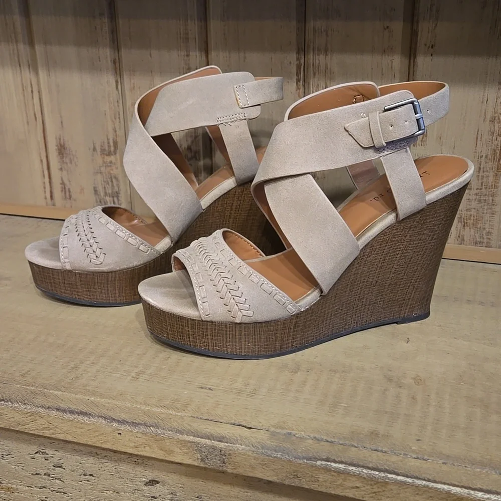Indigo Rd Tan Wedge Sandals Size 6.5